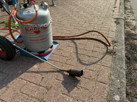 FW-KLE: Heckenbrand durch Flämmarbeiten - höchste Vorsicht geboten! - Foto: presseportal.de