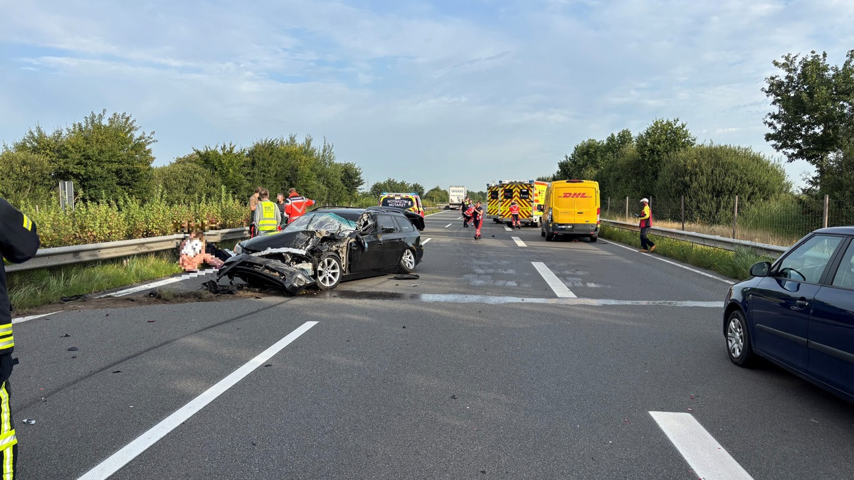 POL-STD: Zwei Verletzte bei Unfall auf Autobahn 26, Tageswohnungseinbrecher in Oersdorf - Foto: presseportal.de