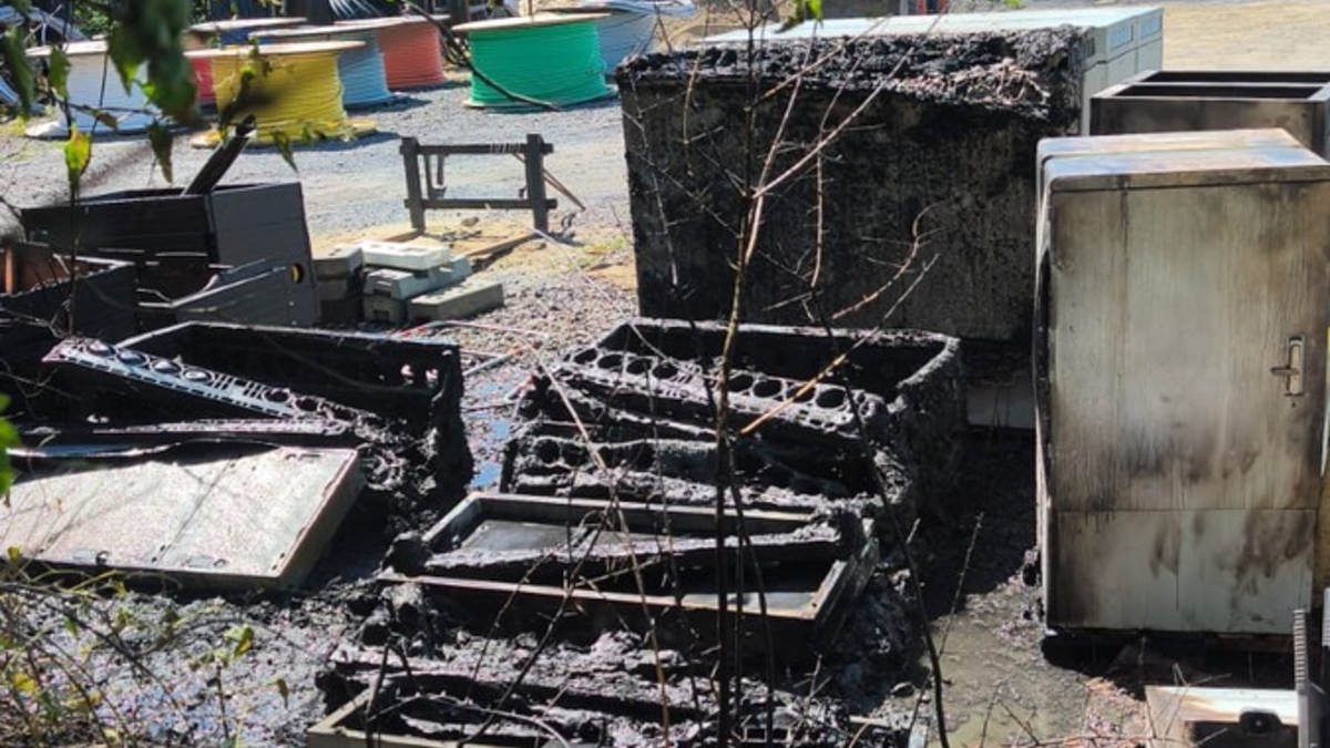 POL-UN: Bönen - Polizei ermittelt nach Brand auf einem Brachgelände im Industriegebiet - Foto: presseportal.de