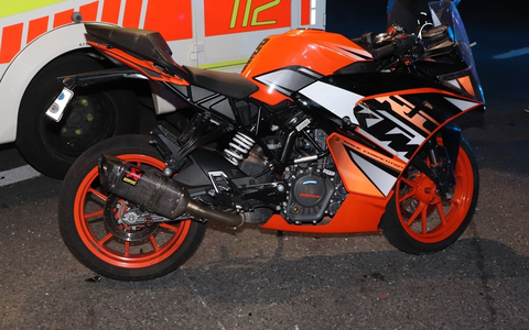 POL-HX: Zusammenstoß zwischen Pkw und Motorrad - Zwei Personen verletzt - Foto: presseportal.de