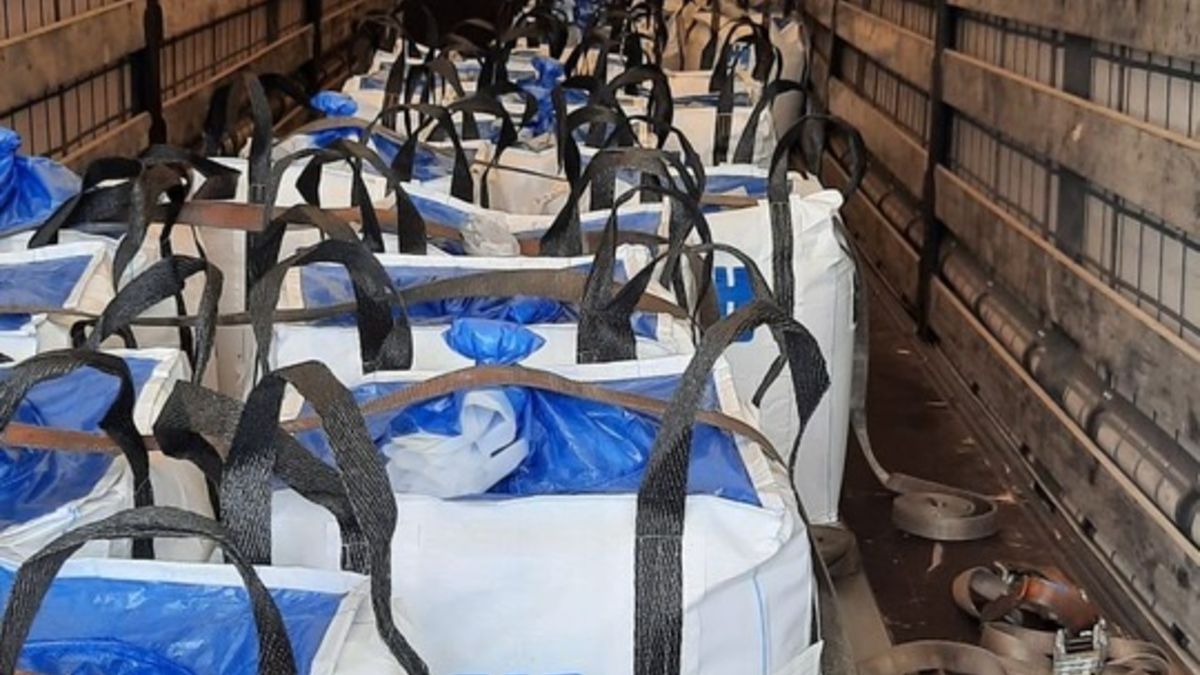 POL-HRO: Verrutschte Ladung sorgt für Schräglage eines Sattelaufliegers auf der BAB19 - Foto: presseportal.de