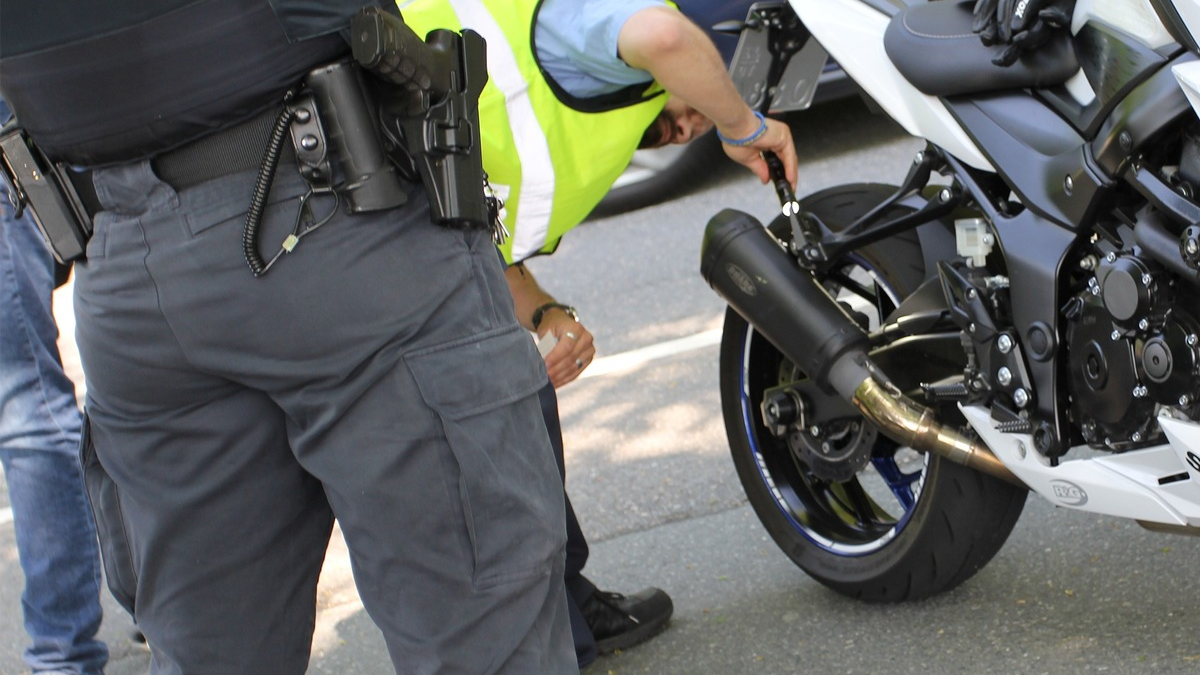POL-DA: Modautal-Neunkirchen: Motorradkontrollen/Weiterfahrt wegen abgefahrenem Reifen untersagt - Foto: presseportal.de