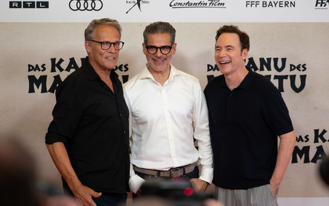 Auch der Schauspieler Alan Tafoya, Jicarilla Apache aus New Mexico, war dabei - und die Witwe des ehemaligen «Winnetou»-Darstellers Pierre Brice, Hella Brice. - Foto: Leonie Asendorpf/dpa