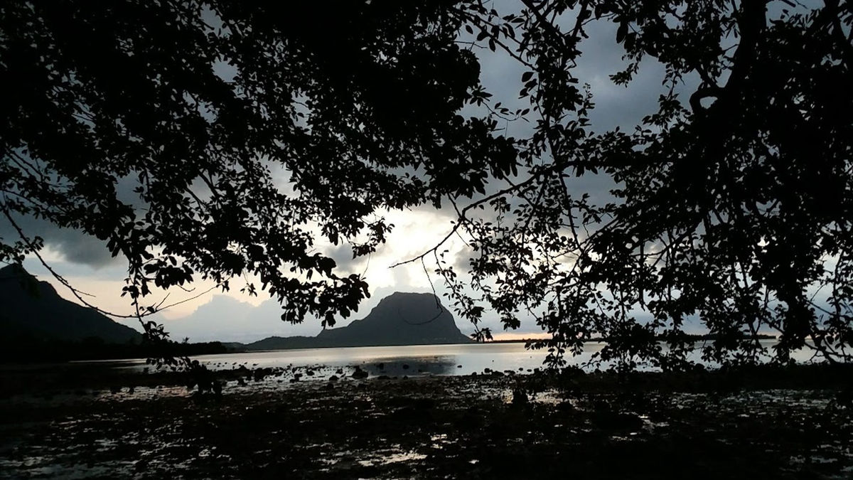 Der Berggipfel Le Morne Brabant auf der Insel Mauritius (Archivbild) - Foto: Vel Moonien/dpa