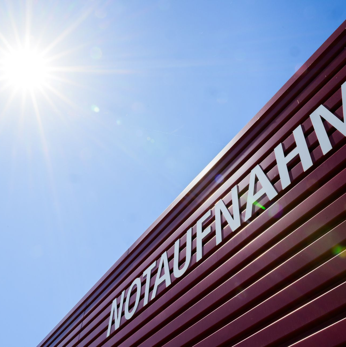 Die Hitze macht Älteren und Kranken zu schaffen. (Symbolbild) - Foto: Julian Stratenschulte/dpa