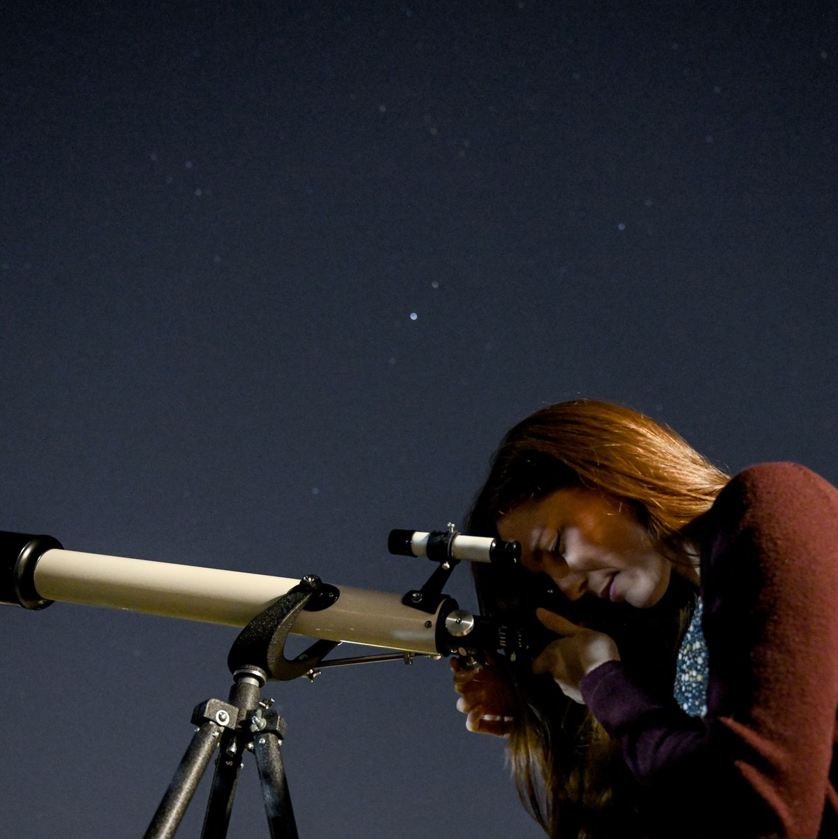 Wer viele Sternschnuppen sehen will, sollte möglichst raus aus den Städten - dorthin, wo es wenig Licht gibt. - Foto: Britta Pedersen/dpa