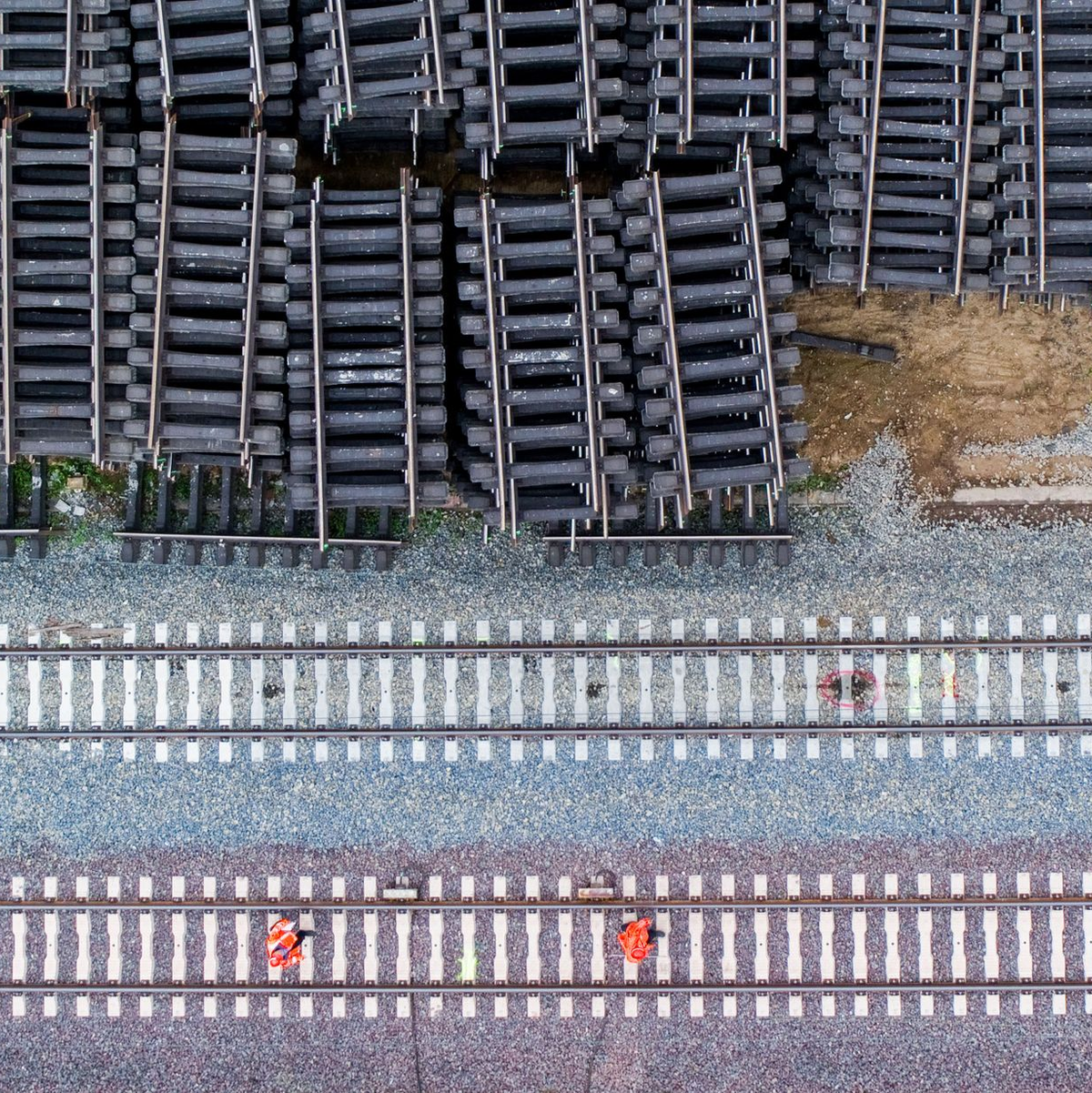 Angesichts der unsicheren finanziellen Mittel stehen Neu- und Ausbauprojekte bei der Bahn auf dem Prüfstand. (Archivbild) - Foto: Julian Stratenschulte/dpa