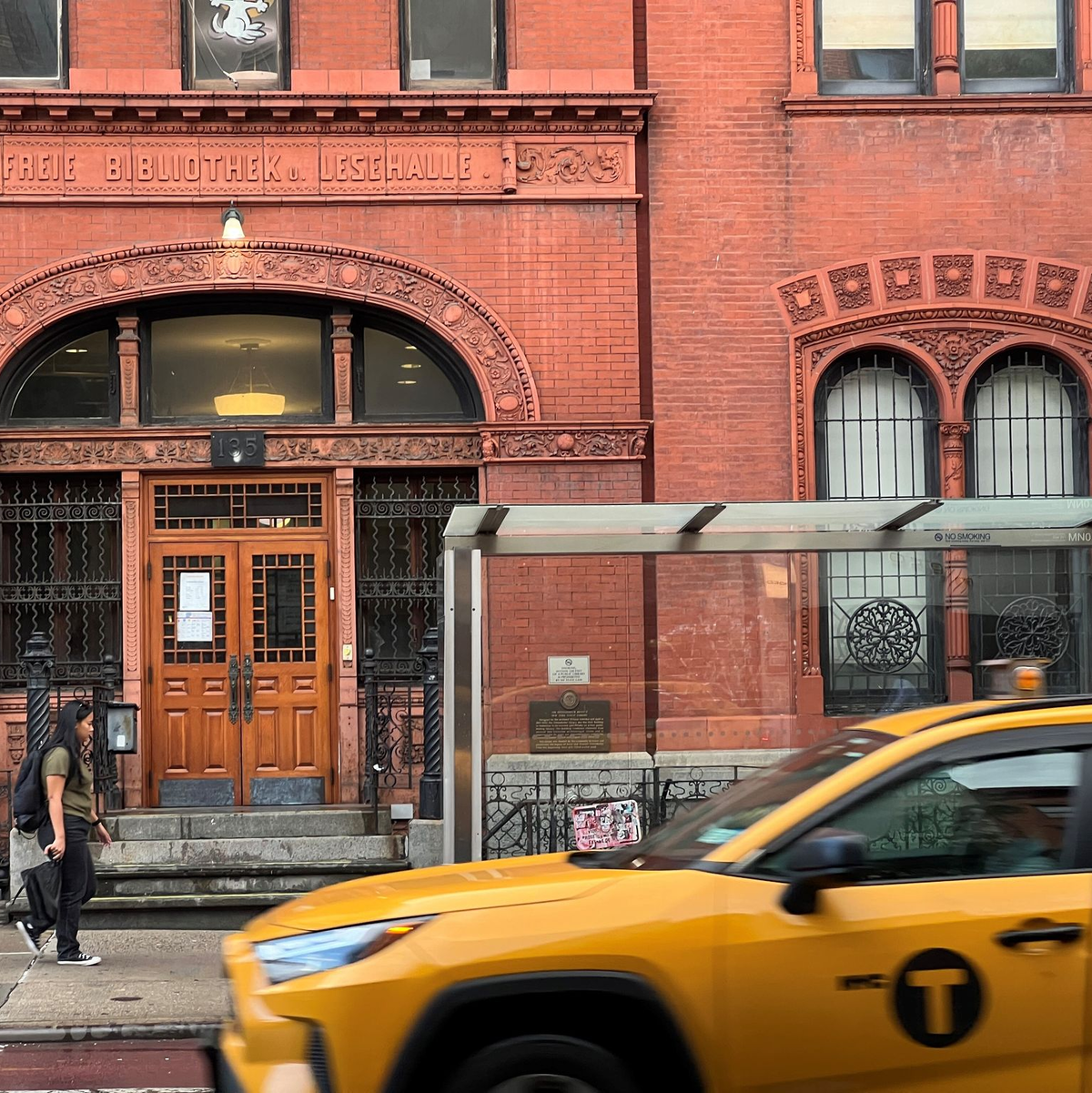 In New York sind die klassischen Taxis als «Yellow Cabs» bekannt. (Archivbild) - Foto: Benno Schwinghammer/dpa