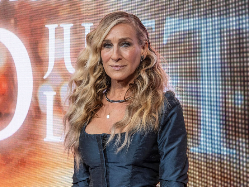 Sarah Jessica Parker im Mai in New York bei einer Premiere zur dritten Staffel der Serie «And Just Like That...». - Foto: Lev Radin/ZUMA Press Wire/dpa
