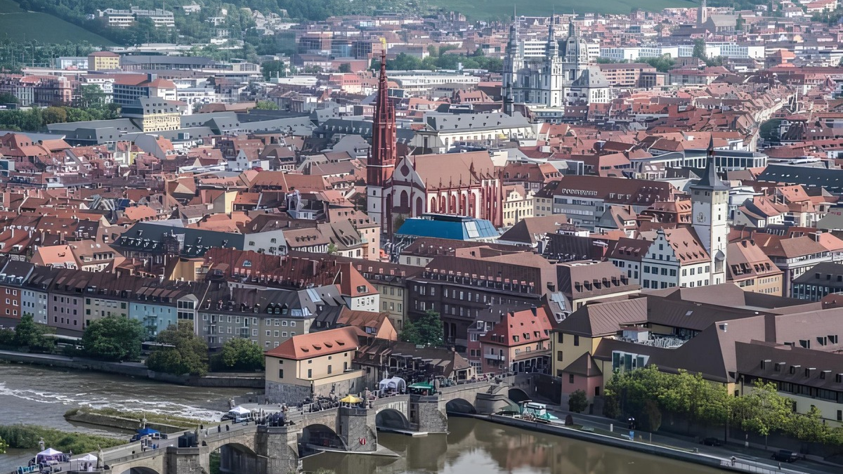 Würzburg wird klimaneutral: Drees & Sommer erarbeitet Sanierungsfahrplan für öffentliche Liegenschaften - Foto: presseportal.de