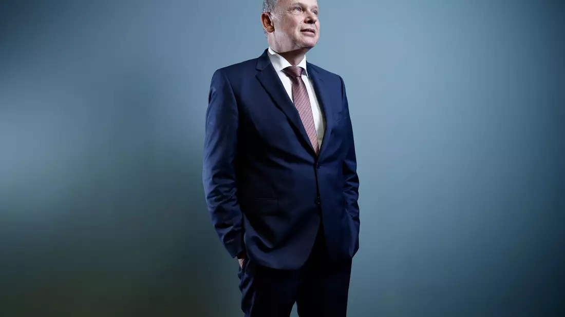 Tui-Chef Ebel führt den Konzern seit Oktober 2022. Zuvor war er Finanzvorstand und verantwortete lange die Bereiche Hotels, Kreuzfahrten und Destinationen. (Archivbild) - Bild: Carsten Koall/dpa
