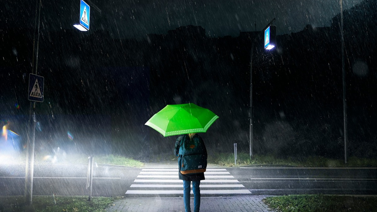 Für mehr Sichtbarkeit auf dem Schulweg: doppler Safety-Regenschirme lassen Kinder leuchten - Foto: presseportal.de