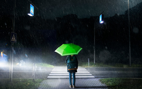 Für mehr Sichtbarkeit auf dem Schulweg: doppler Safety-Regenschirme lassen Kinder leuchten - Foto: presseportal.de