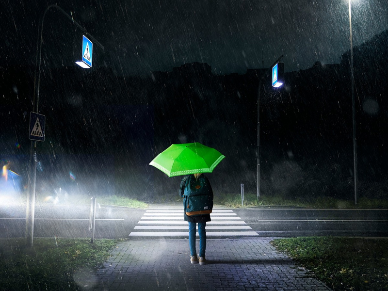 Für mehr Sichtbarkeit auf dem Schulweg: doppler Safety-Regenschirme lassen Kinder leuchten - Foto: presseportal.de