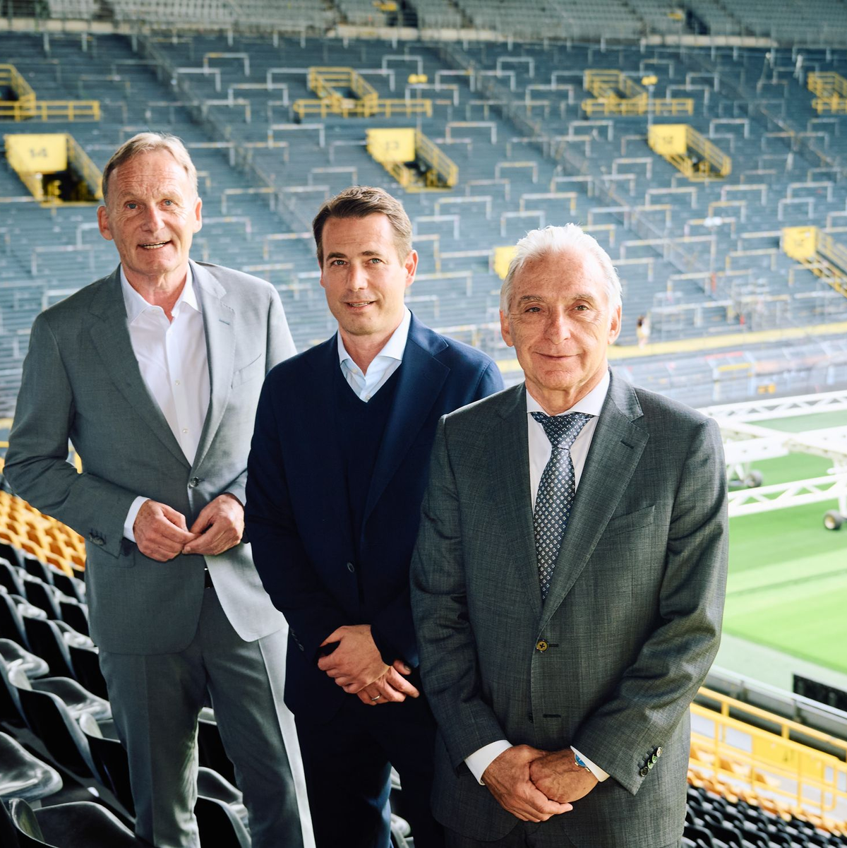 Gemeinsam auf einem Bild dürfte man Hans-Joachim Watzke (l) und Reinhold Lunow (r) derzeit kaum mehr sehen - Foto: Bernd Thissen/dpa