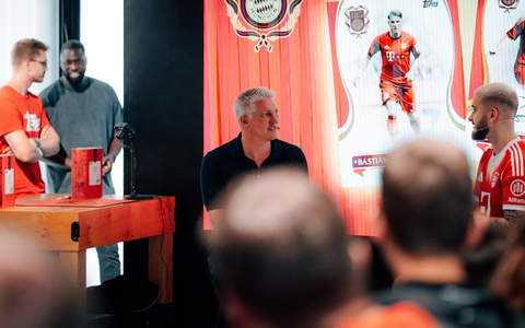 Das ist einfach Heimat. Mein Herz ist immer rot. / Bastian Schweinsteiger beim Launch der Topps-Jubiläumsedition 125 Jahre FC Bayern München - Foto: presseportal.de