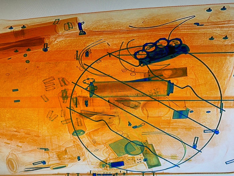 HZA-MS: Zoll findet gefährliche Mitbringsel im Reisegepäck / Schlagring und Elektroschocker am FMO sichergestellt - Foto: presseportal.de