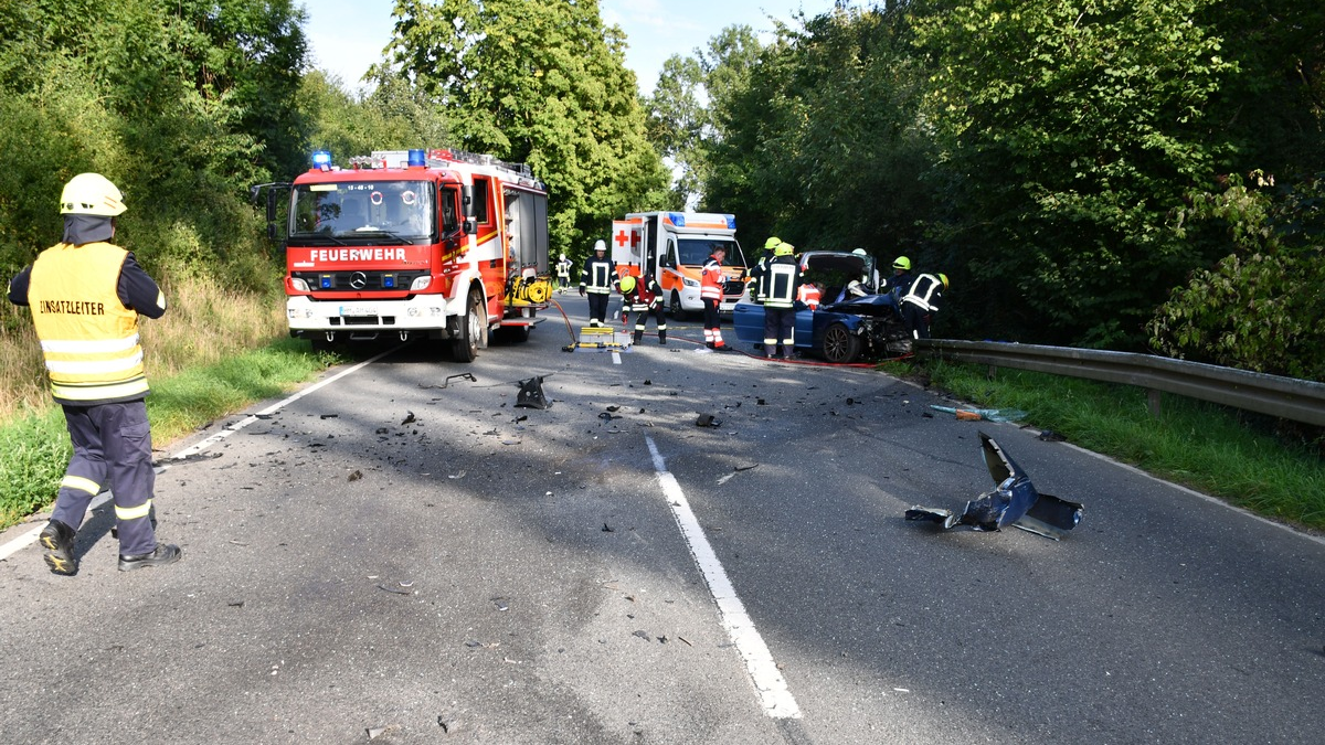 POL-HM: Schwerer Verkehrsunfall auf der Bundesstraße 442 bei Bäntorf - zwei Rettungshubschrauber im Einsatz - Foto: presseportal.de