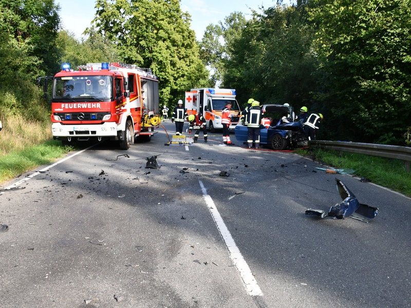 POL-HM: Schwerer Verkehrsunfall auf der Bundesstraße 442 bei Bäntorf - zwei Rettungshubschrauber im Einsatz - Foto: presseportal.de