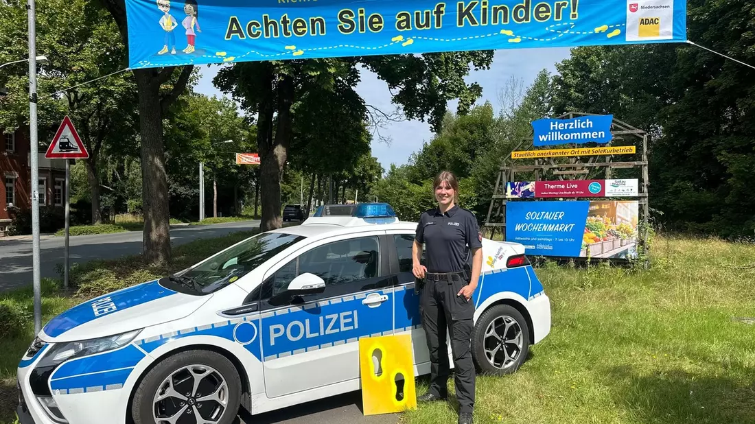 POL-HK: Soltau: Gelbe Füße für einen sicheren Schulweg - Bild: presseportal.de