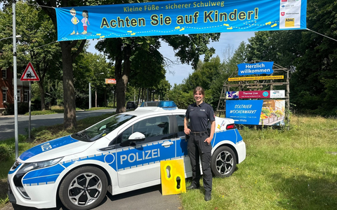 POL-HK: Soltau: Gelbe Füße für einen sicheren Schulweg - Foto: presseportal.de