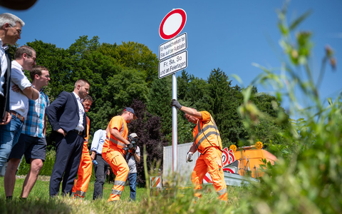 Die Sperrungen gelten von Freitag bis Sonntag und an Feiertagen. - Foto: Leonie Asendorpf/dpa