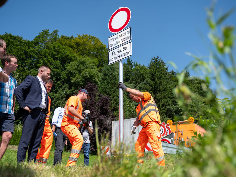 Die Sperrungen gelten von Freitag bis Sonntag und an Feiertagen. - Foto: Leonie Asendorpf/dpa