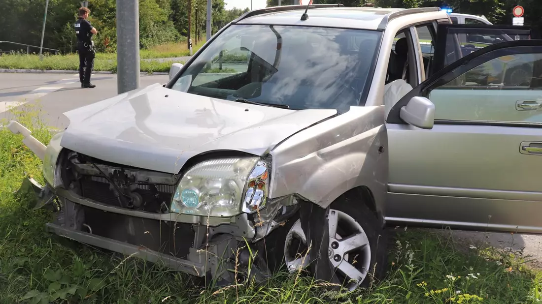 POL-HX: Zwei Leichtverletzte nach Verkehrsunfall im Einmündungsbereich - Bild: presseportal.de