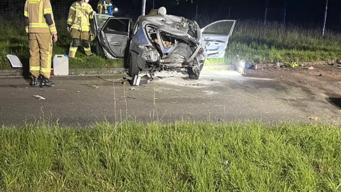 FW-Greven: Verkehrsunfall auf Bundesautobahn mit zwei schwer verletzten Personen. - Bild: presseportal.de