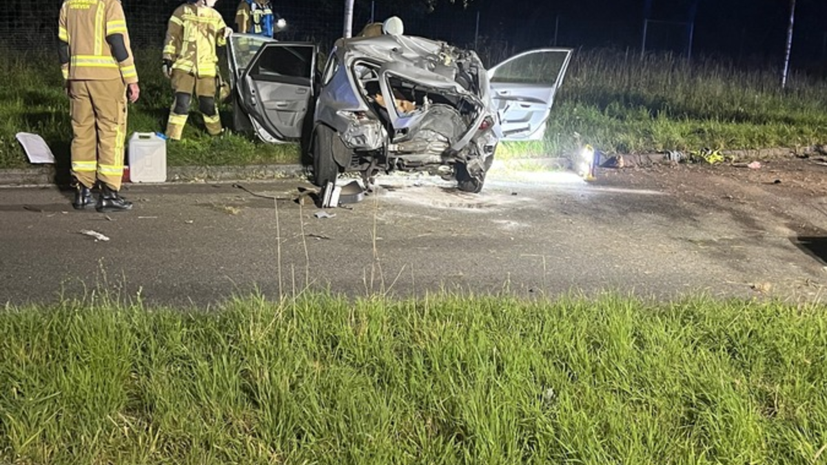 FW-Greven: Verkehrsunfall auf Bundesautobahn mit zwei schwer verletzten Personen. - Foto: presseportal.de