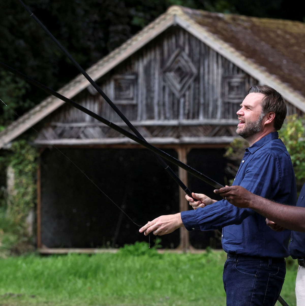 Vance und Lammy finden trotz unterschiedlicher politischer Ausrichtungen etliche Gemeinsamkeiten. (Archivfoto) - Foto: Suzanne Plunkett/Pool REUTERS/AP/dpa