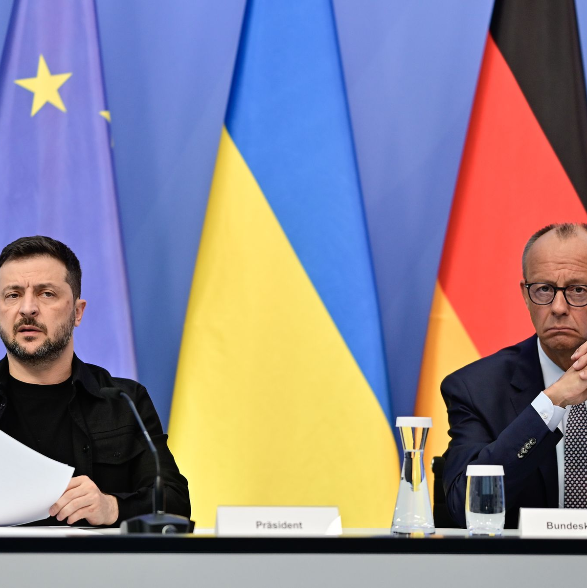 Als besonderes Zeichen der Solidarität war Selenskyj als einziger Gast am Nachmittag persönlich bei der Videoschalte mit US-Präsident Donald Trump zugegen. - Foto: John Macdougall/AFP Pool/dpa