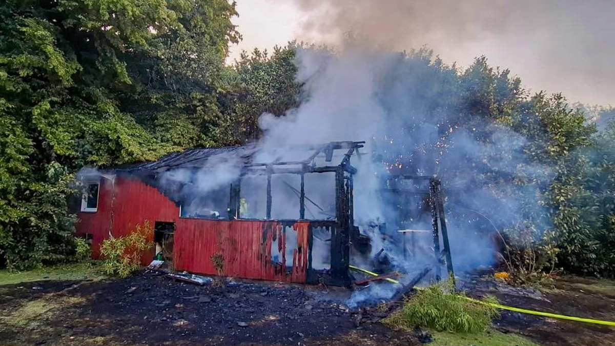 FW Rösrath: Brennendes Gartenhaus und ausgelöster Kohlenstoffmonoxidmelder am Dienstagabend - Foto: presseportal.de