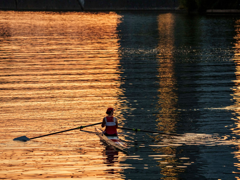 Für diesen Donnerstag rechnet der Wetterdienst mit Höchstwerten zwischen 30 und 37 Grad. - Foto: Andreas Arnold/dpa