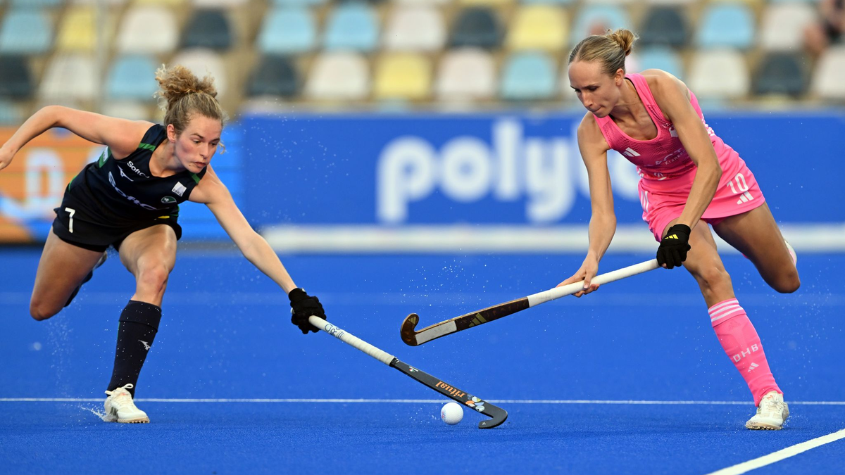 Julia Sonntag konnte einen Siebenmeter abwehren. - Foto: Federico Gambarini/dpa