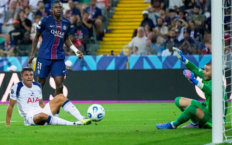  PSG-Trainer Luis Enrique. - Foto: Darko Bandic/AP/dpa
