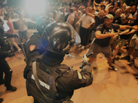 Laut Staatschef Vucic wurden Dutzende Zivilisten und auch mehrere Militärpolizisten verletzt. (Archivbild) - Foto: Darko Vojinovic/AP/dpa