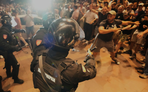 Laut Staatschef Vucic wurden Dutzende Zivilisten und auch mehrere Militärpolizisten verletzt. (Archivbild) - Foto: Darko Vojinovic/AP/dpa Laut Staatschef Vucic wurden Dutzende Zivilisten und auch mehrere Militärpolizisten verletzt. (Archivbild) - Foto: Darko Vojinovic/AP/dpa
