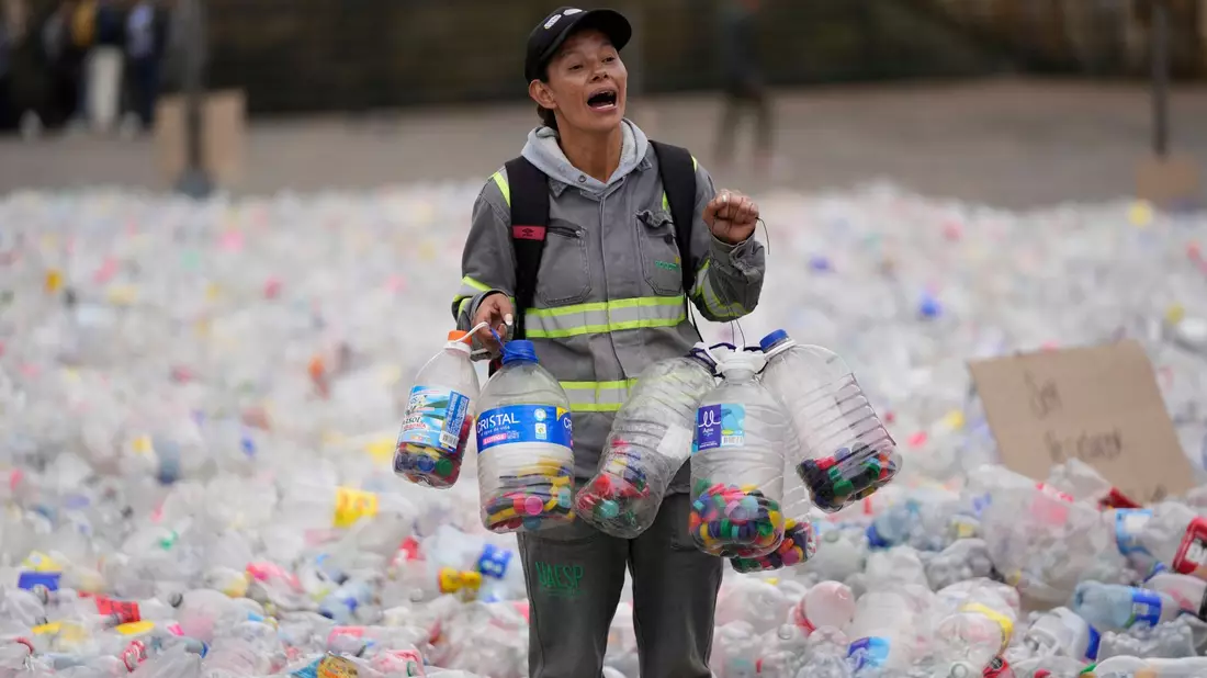 Der Vertrag soll auch das Recyceln von Plastikprodukten stärken. (Archivbild) - Bild: Fernando Vergara/AP/dpa