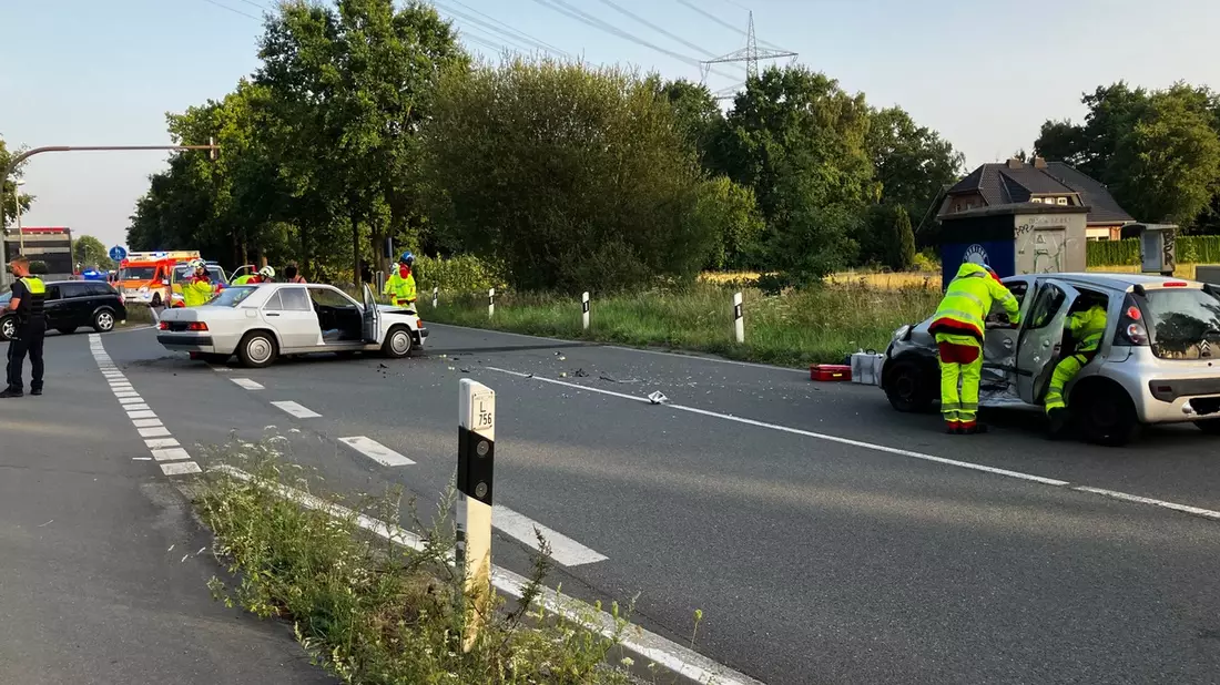 FW Paderborn: Verkehrsunfall mit zwei beteiligten PKW - Bild: presseportal.de