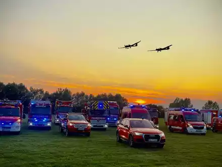 FW Weinheim: Sammelfieber in Uniform Die Weinheimer Feuerwehr wird zum Stickeralbum - Foto: presseportal.de