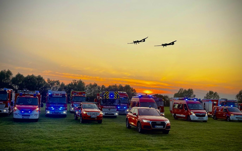 FW Weinheim: Sammelfieber in Uniform Die Weinheimer Feuerwehr wird zum Stickeralbum - Foto: presseportal.de
