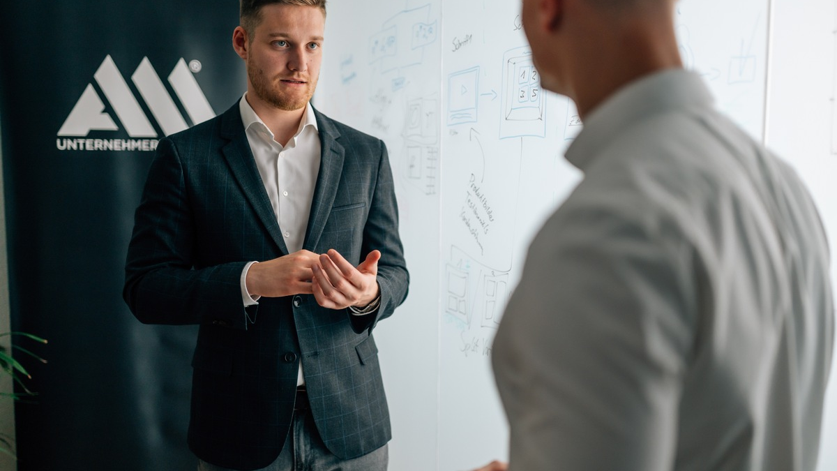 Erfolgreiches Wachstum im Handwerk: Alexander Thieme von der A&M Beratung verrät, warum Spezialisierung der Schlüssel zum Skalieren ist - Foto: presseportal.de