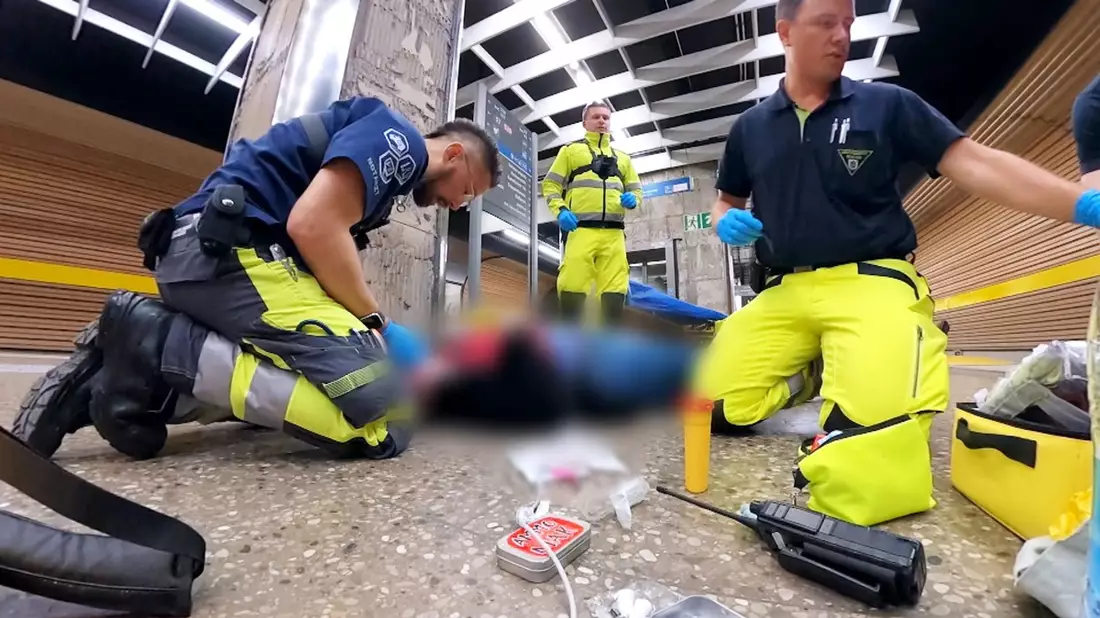 Neue Folge Mensch Retter - NACHTSCHICHT: Familienstreit mit Folgen und Einsatz in einer U-Bahnstation - Bild: presseportal.de
