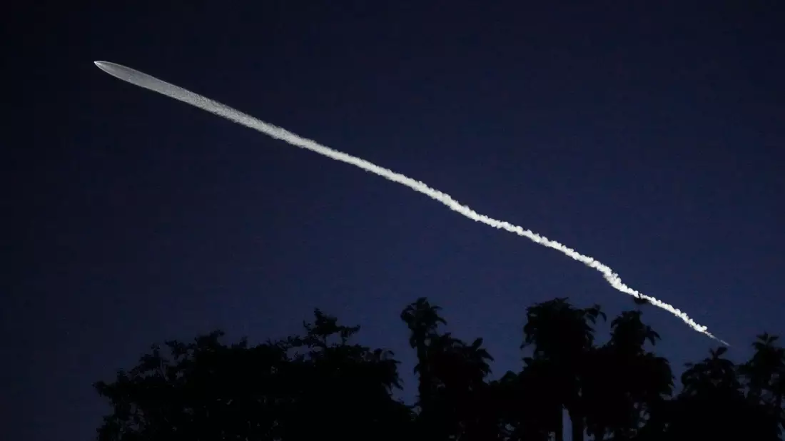 US-Präsident Trump will bürokratische Hürden für die heimische Raumfahrtindustrie aus dem Weg räumen. (Archivbild) - Bild: Damian Dovarganes/AP/dpa