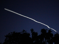 US-Präsident Trump will bürokratische Hürden für die heimische Raumfahrtindustrie aus dem Weg räumen. (Archivbild) - Foto: Damian Dovarganes/AP/dpa