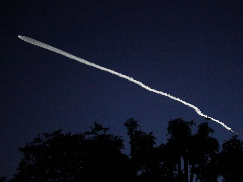 US-Präsident Trump will bürokratische Hürden für die heimische Raumfahrtindustrie aus dem Weg räumen. (Archivbild) - Foto: Damian Dovarganes/AP/dpa