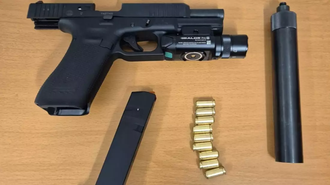 POL-SE: Pinneberg - Bedrohung mit Schusswaffe führt zu Polizeieinsatz bei Restaurant - Polizei nimmt Beschuldigten im Nahbereich vorläufig fest - Bild: presseportal.de