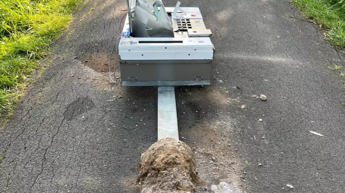 POL-PB: Unbekannte stehlen Zigarettenautomat - Bild: presseportal.de