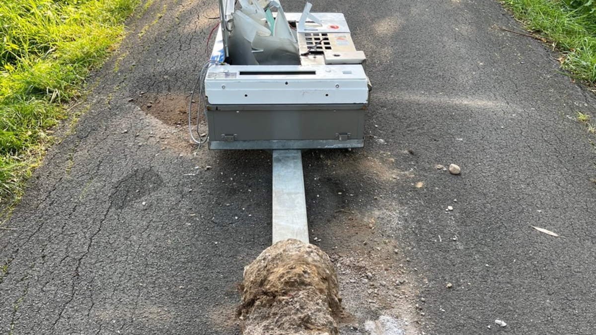 POL-PB: Unbekannte stehlen Zigarettenautomat - Foto: presseportal.de